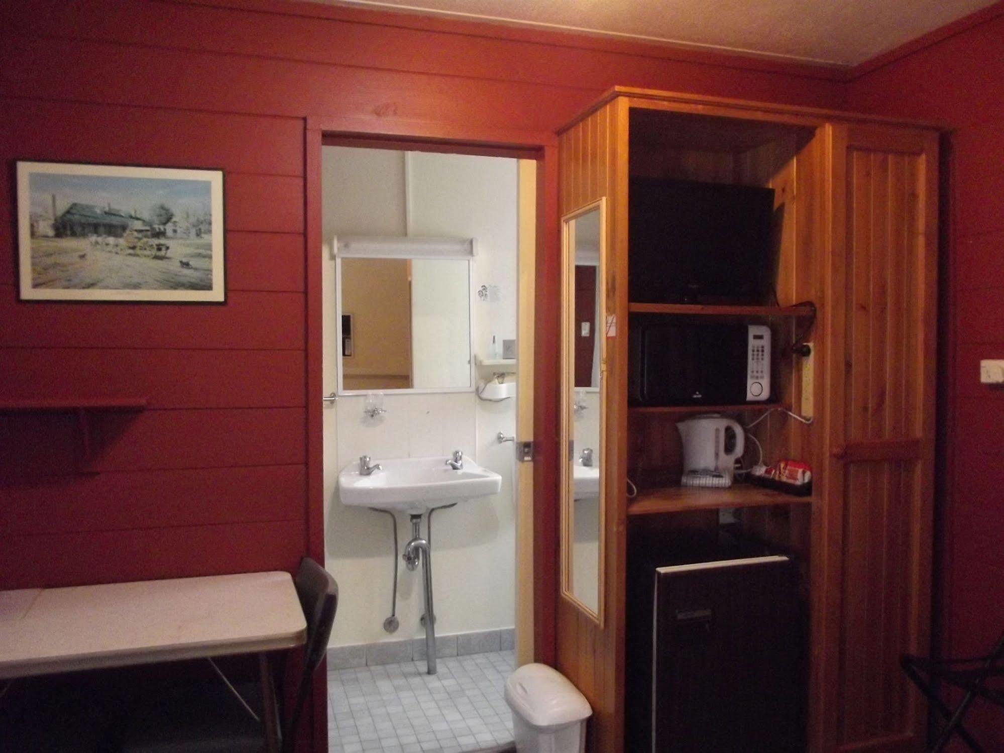 Red Cedar Motel Muswellbrook Εξωτερικό φωτογραφία