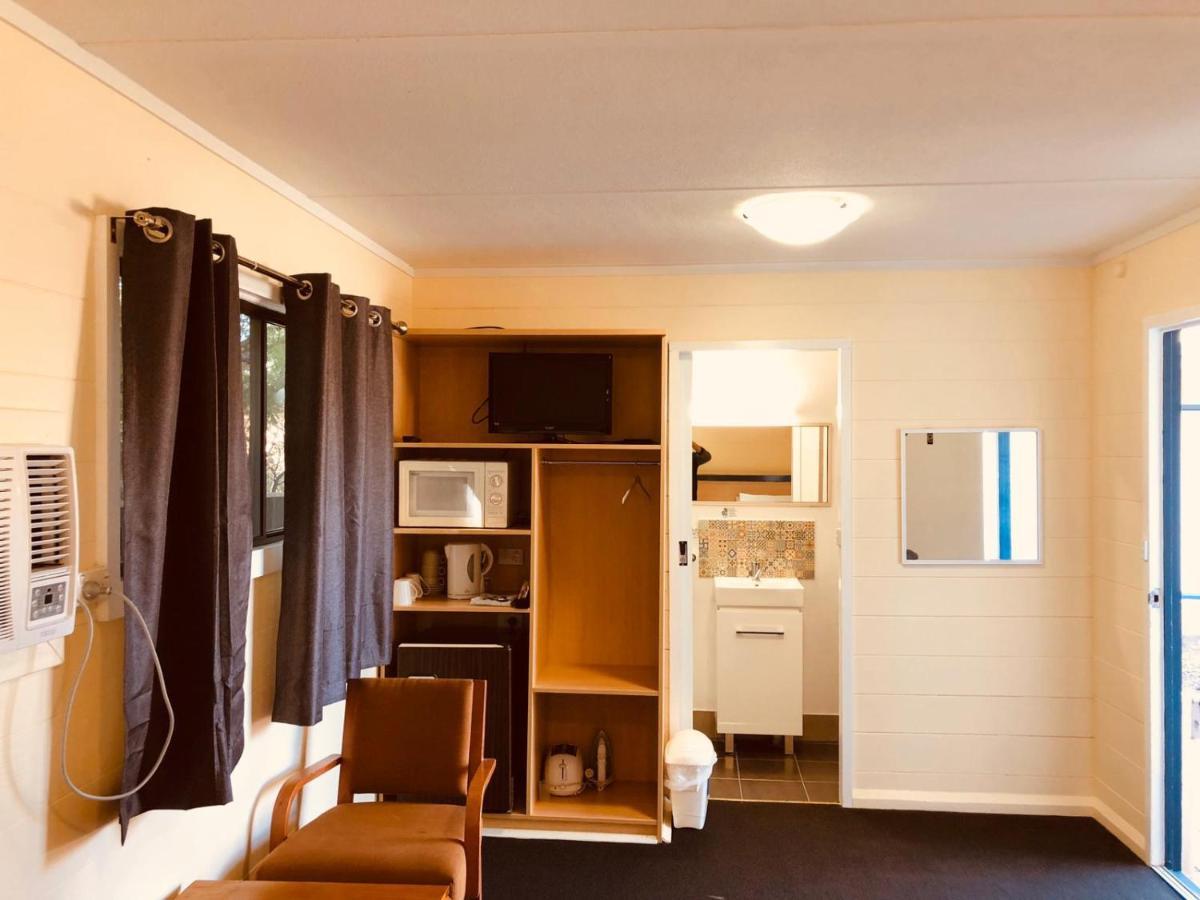 Red Cedar Motel Muswellbrook Εξωτερικό φωτογραφία